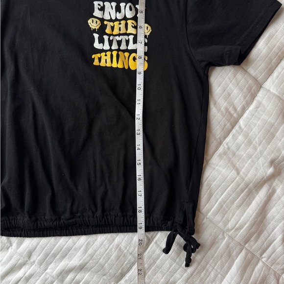 Black and yellow retro style graphic tee - Picture 6 of 8